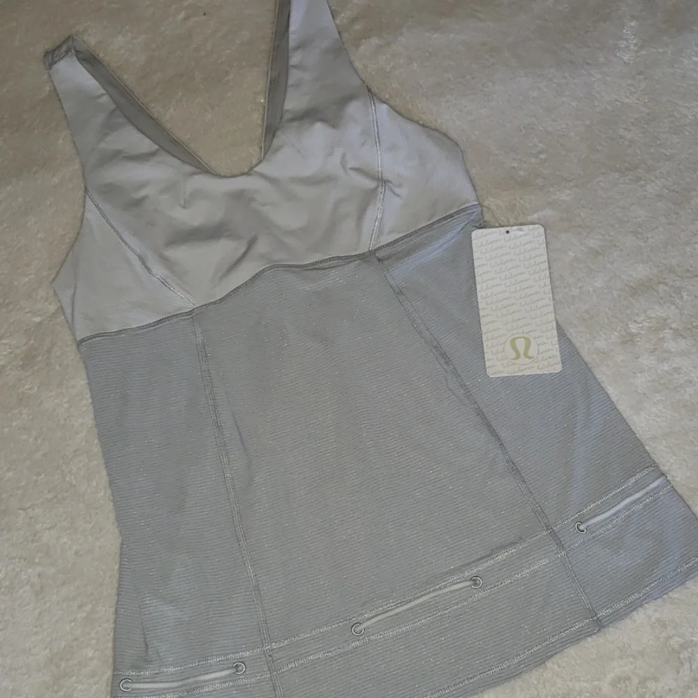 NWT Lululemon Hustle & Bustle tank- grey